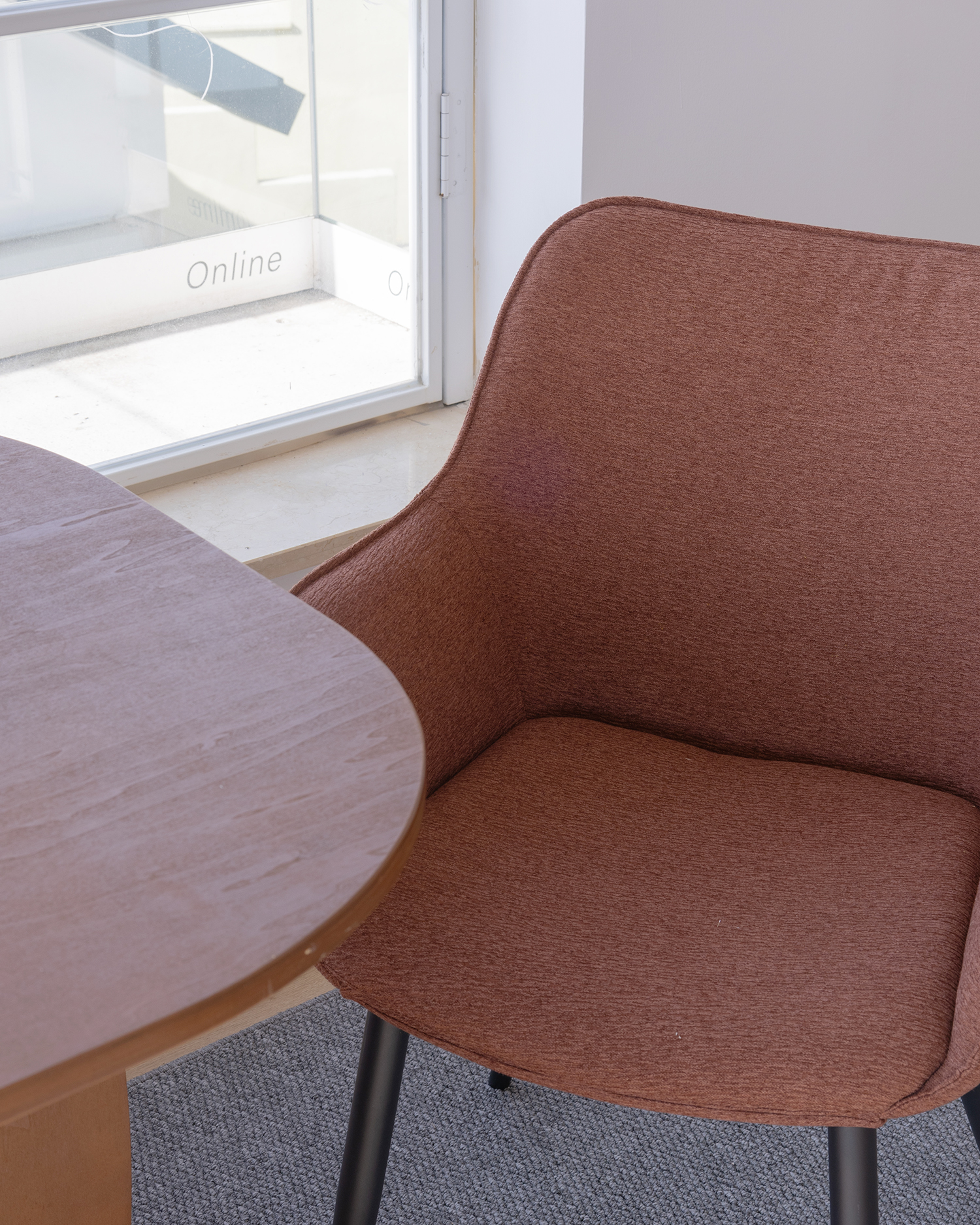 Moderni kaareva takatuolit Moderni kaareva takatuolit