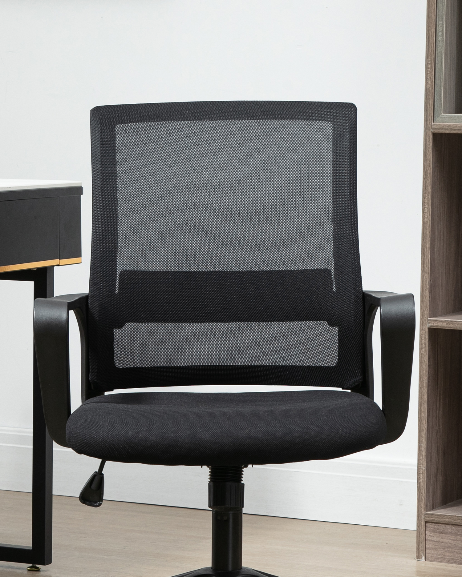 Sileä käyrä kääntötuoli Sileä käyrä kääntötuoli