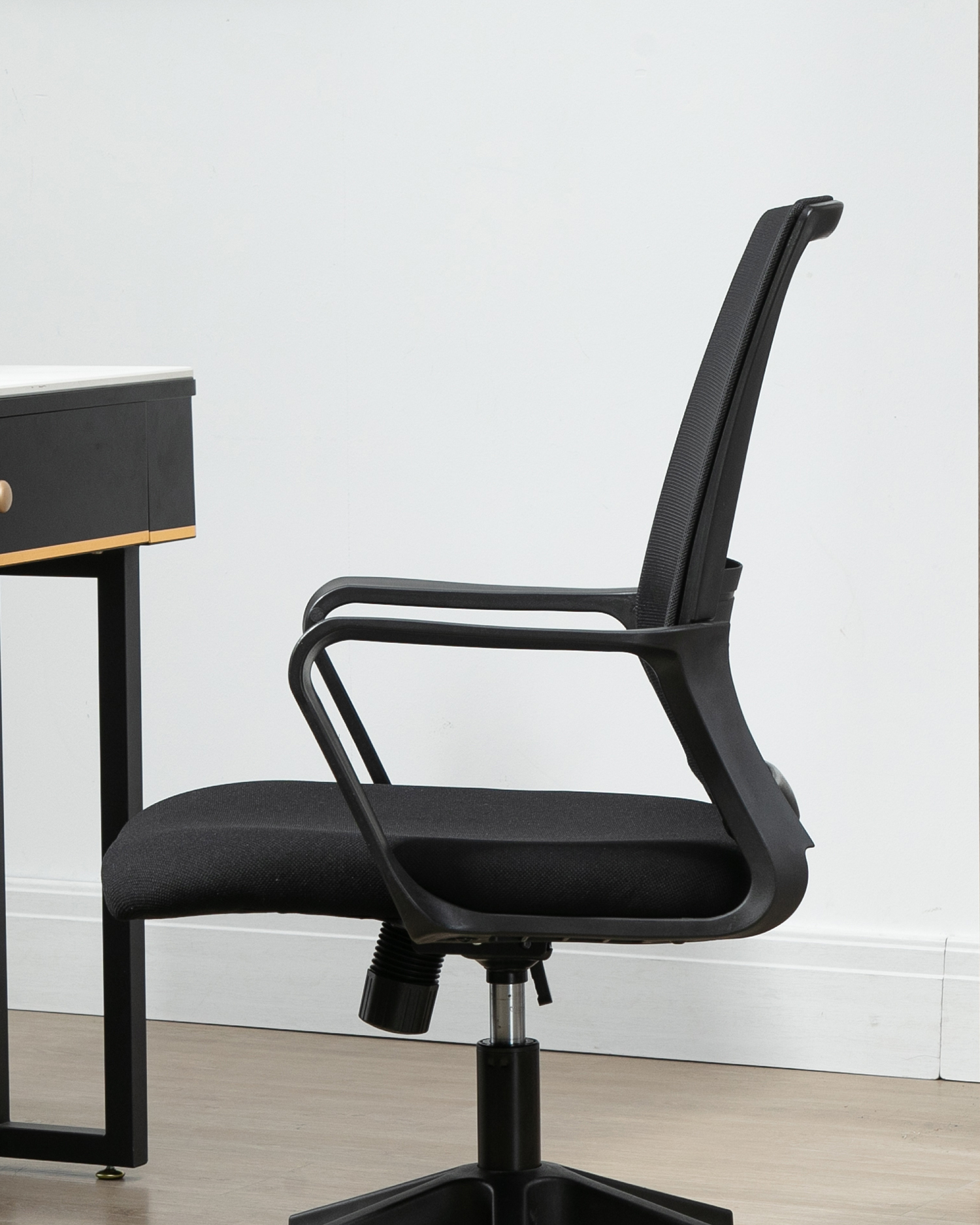 Sileä käyrä kääntötuoli Sileä käyrä kääntötuoli