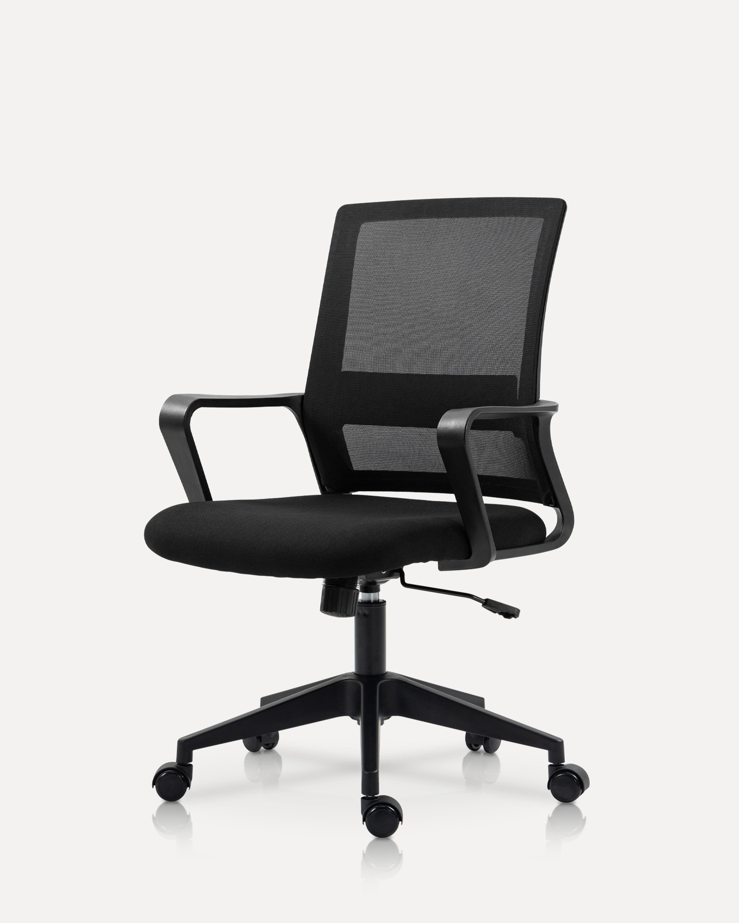 Sileä käyrä kääntötuoli